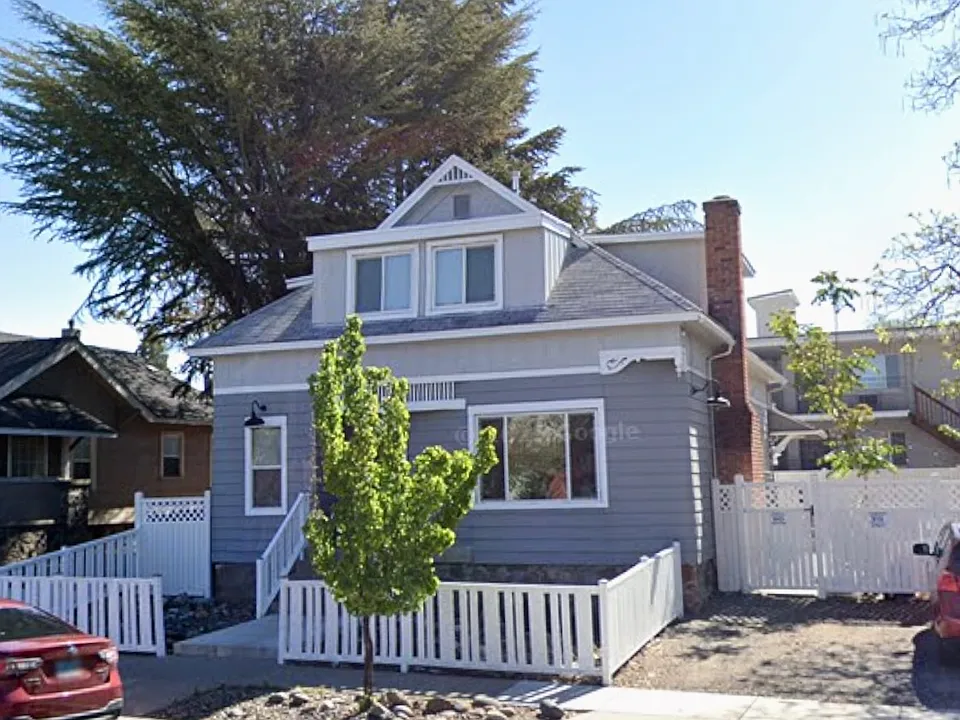 512 Holcomb Ave