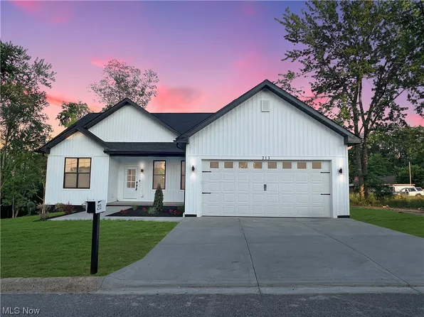 213 Greenbrier Rd, Weirton, WV 26062