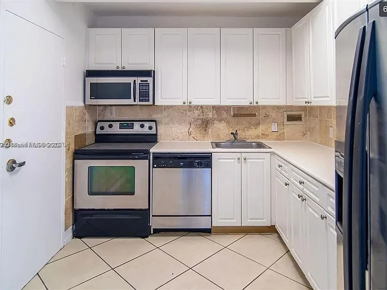 1455 N Treasure Dr #A — Photo 11