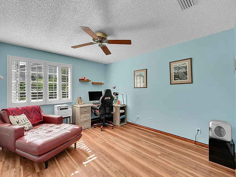 2922 Port Royale Ln S — Photo 21