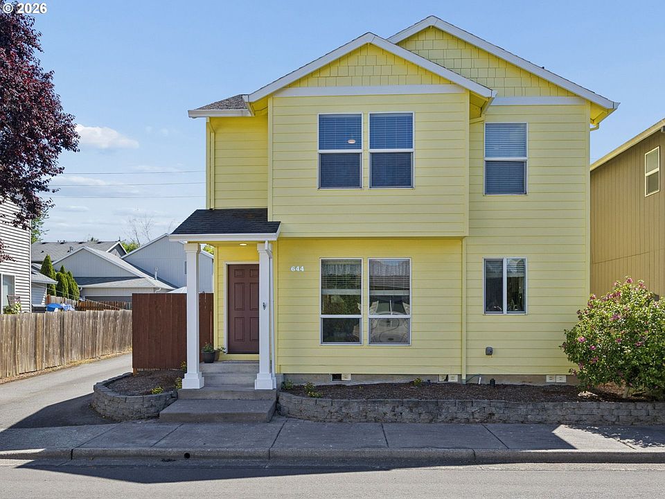 1st image of 644 SE Myrtlewood Pl