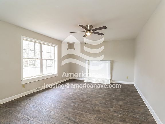 703128_004_living_room_4.jpg