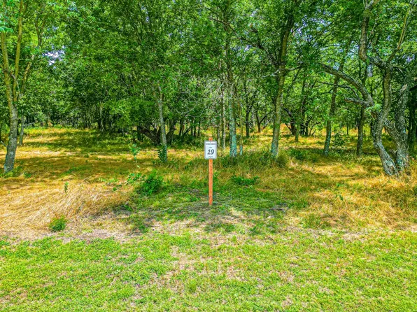 19 Grison Cir, Corsicana, TX 75109