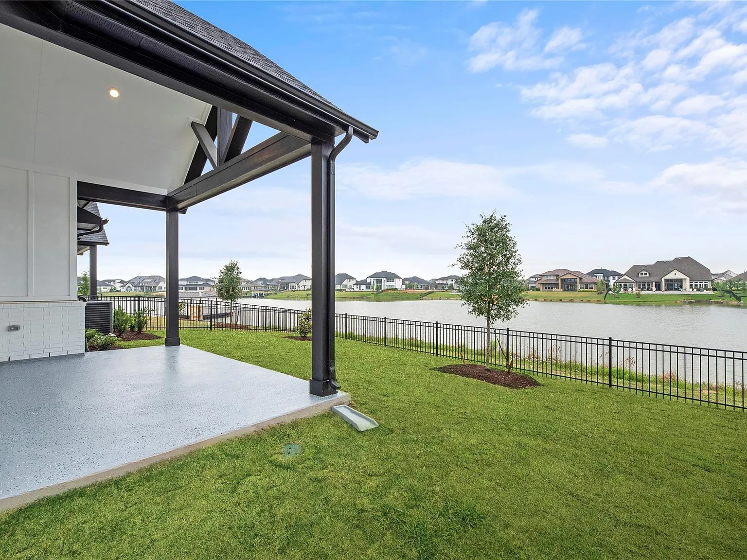 3 bed, 2.5 bath, 2039 sqft, $4,150 — Photo 3