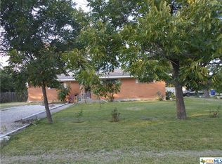 416 W Davilla St, Bartlett, TX 76511