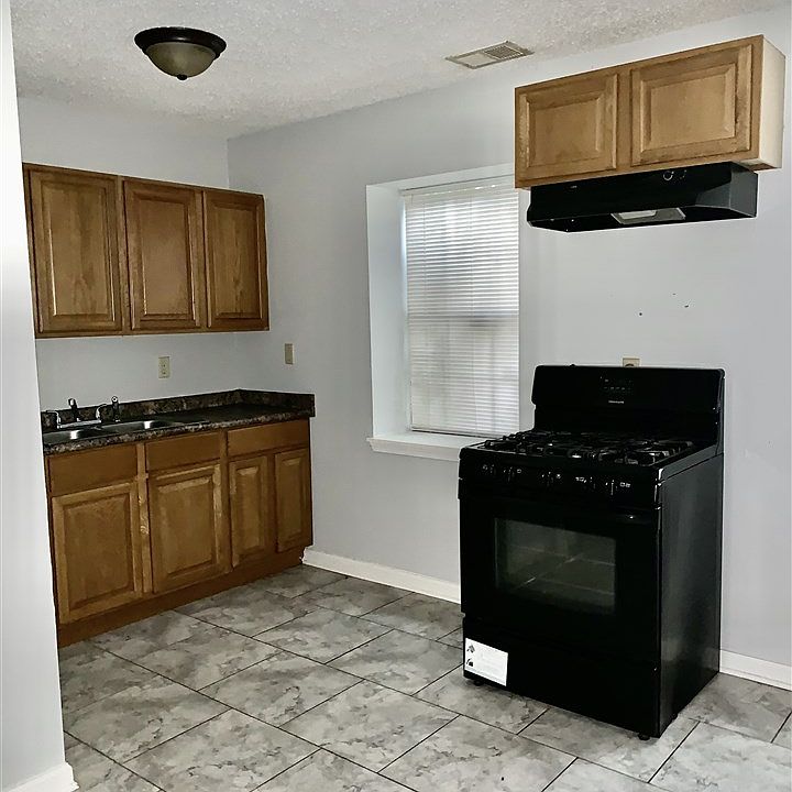 2nd image of 42 S Claybrook St #2