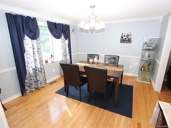 5th image of 315 Eastbury Hill Rd