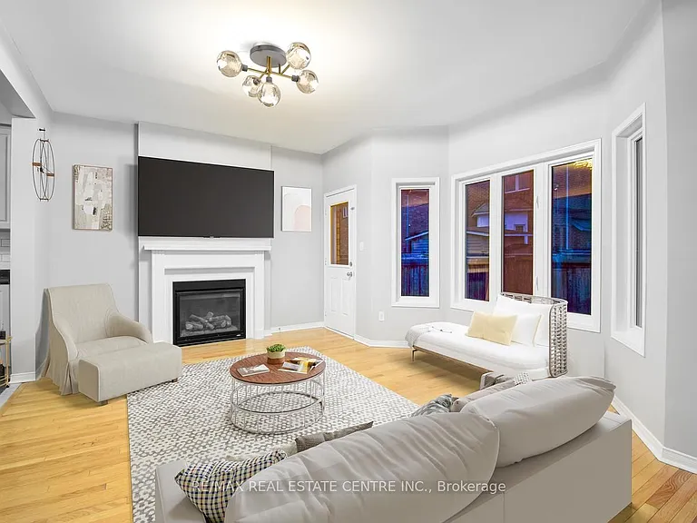 112 Commodore Dr — Photo 4