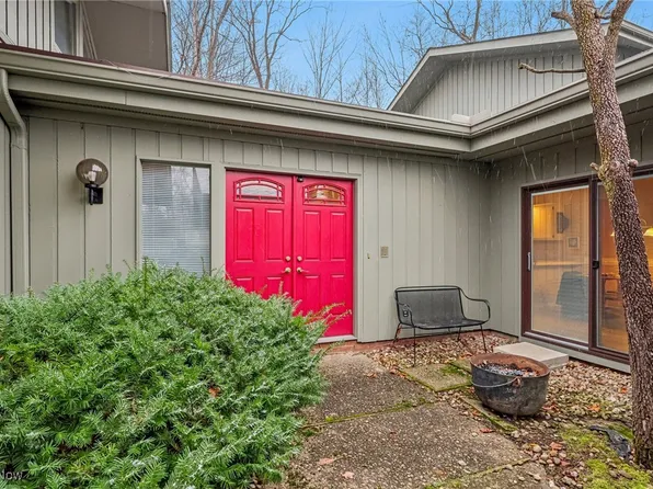 613-2 Fairington Oval, Aurora, OH 44202