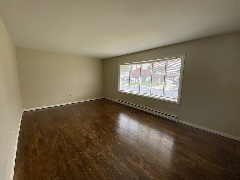 816 Gobin Dr — Photo 3