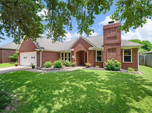 116 Zinnia St, Lake Jackson, TX 77566