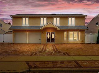 4030 Greentree Dr, Oceanside, NY