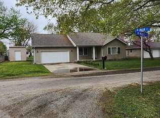 225 W Middle St, Lovington, IL 61937