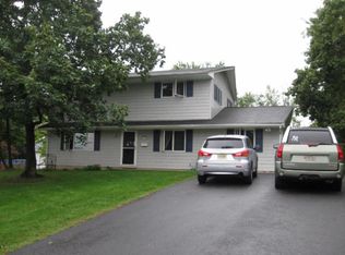 57 Hastings Rd, Kendall Park, NJ 08824