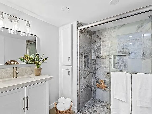 5th image of 1018 Ovejas Ave #B