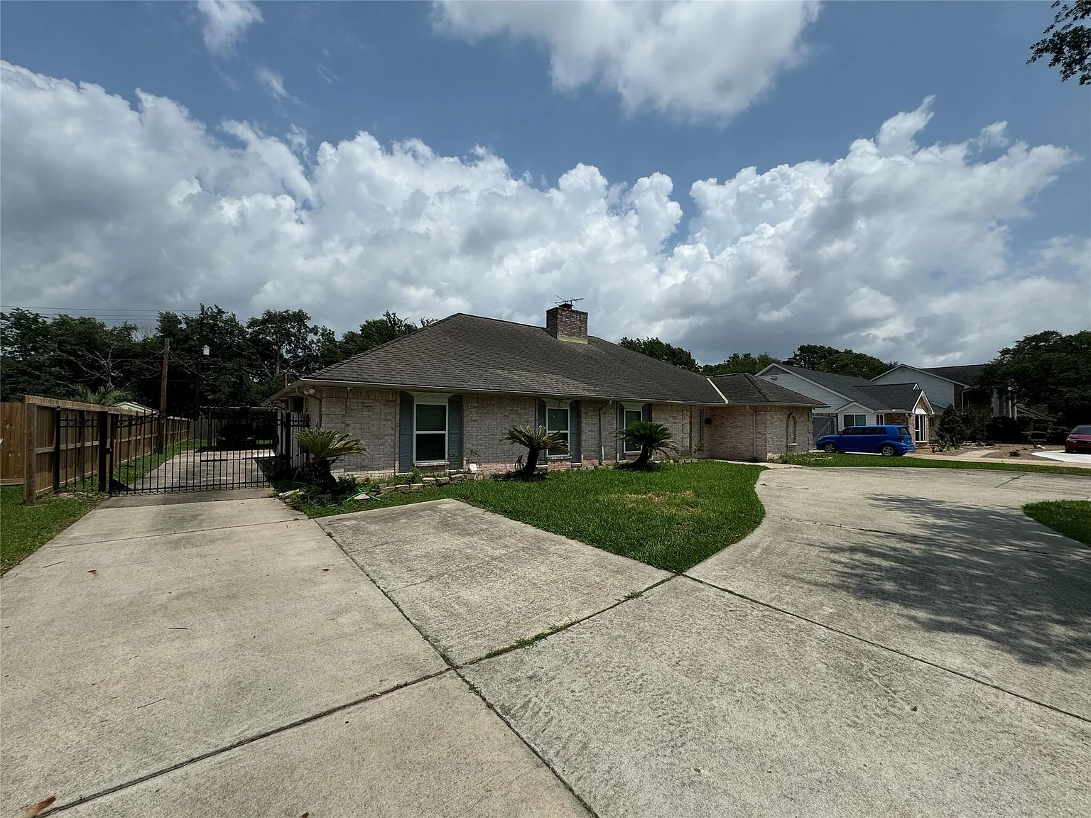4 bed, 3.0 bath, 2603 sqft, $3,195 — Photo 2