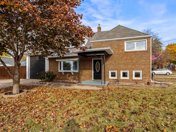 749 Carver Ln, Menasha, WI 54952