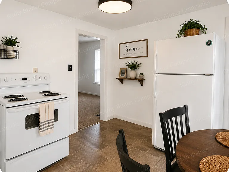 429 N Maple St — Photo 4