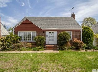 46 Seaton Pl, Valley Stream, NY 11580