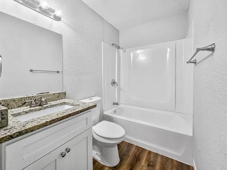 2035 San Francisco Dr — Photo 9