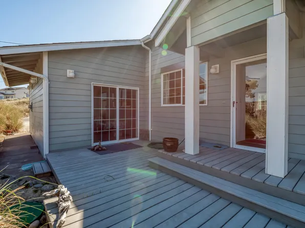 2010 NW Bridgeview Dr, Waldport, OR 97394