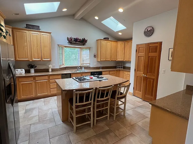 265 Deer Ct — Photo 18