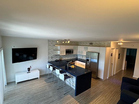 2nd image of 505 NE 20th Avenue #101