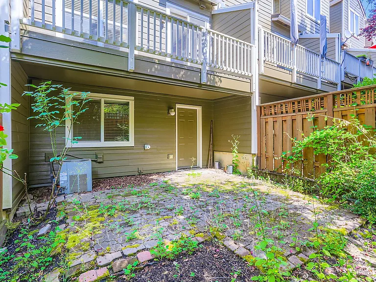 10175 NW Wilshire Ln — Photo 27