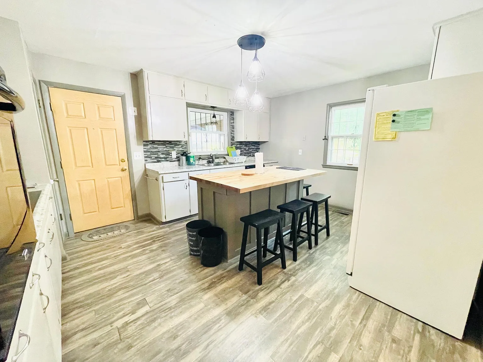 1 bed, 3000 sqft, $500 — Photo 2