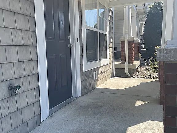 3rd image of 416 Flintlock Ct