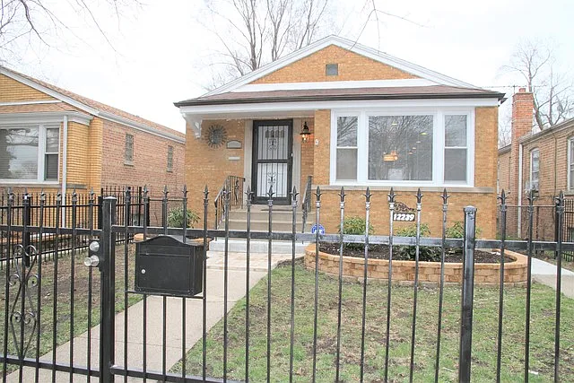12239 S Wentworth Ave photo 1