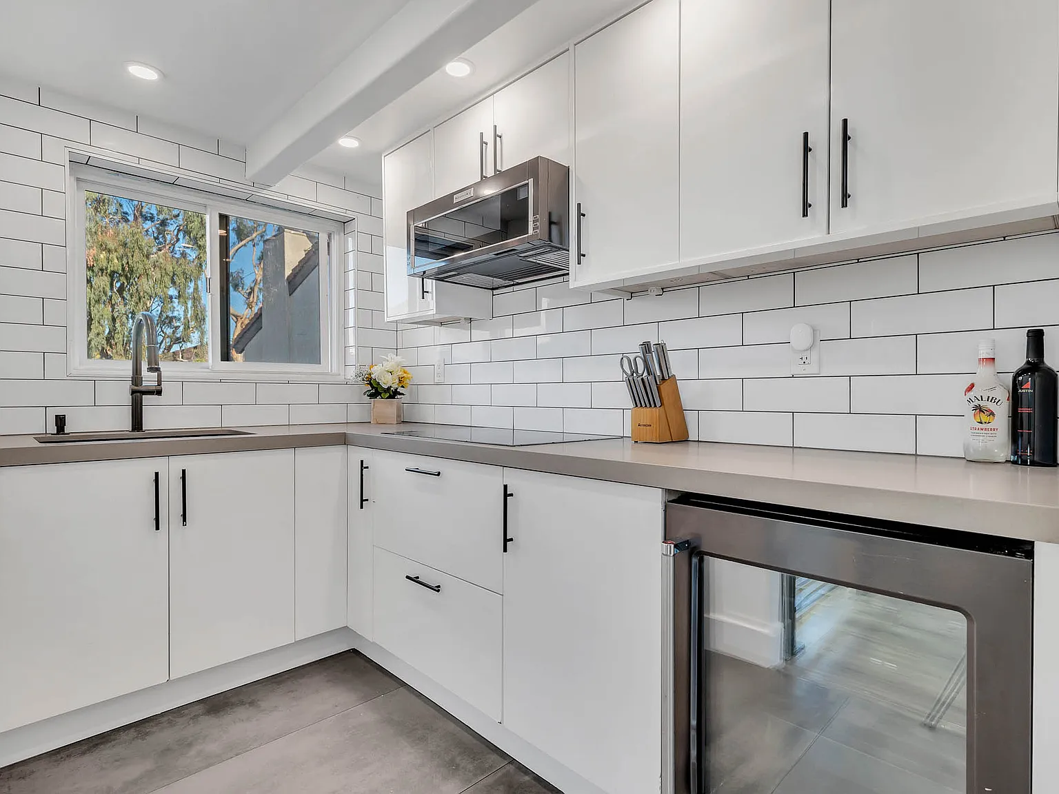 1 bed, 1.5 bath, 900 sqft, $6,200 — Photo 1