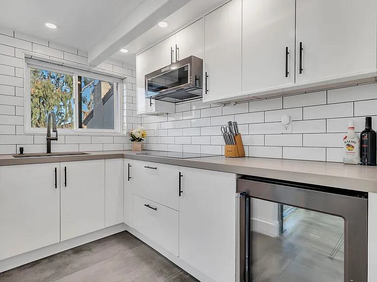 24 20th Ave #12B — Photo 1