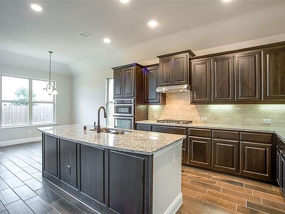 3rd image of 221 Darian Dr