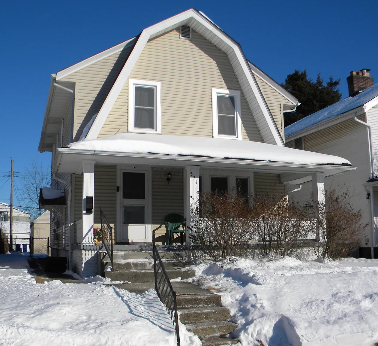 574 Townsend Ave photo 1