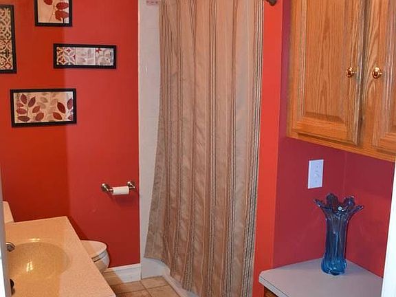 1st Floor Bath
