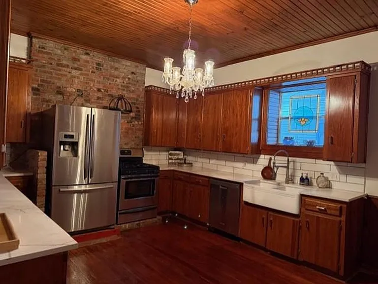 415 W Franklin St — Photo 6