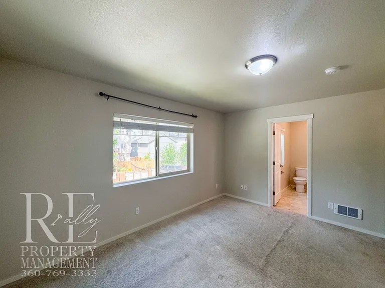 690 SE Olga Cir — Photo 18