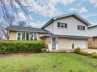 813 S Waverly Pl, Mount Prospect, IL 60056