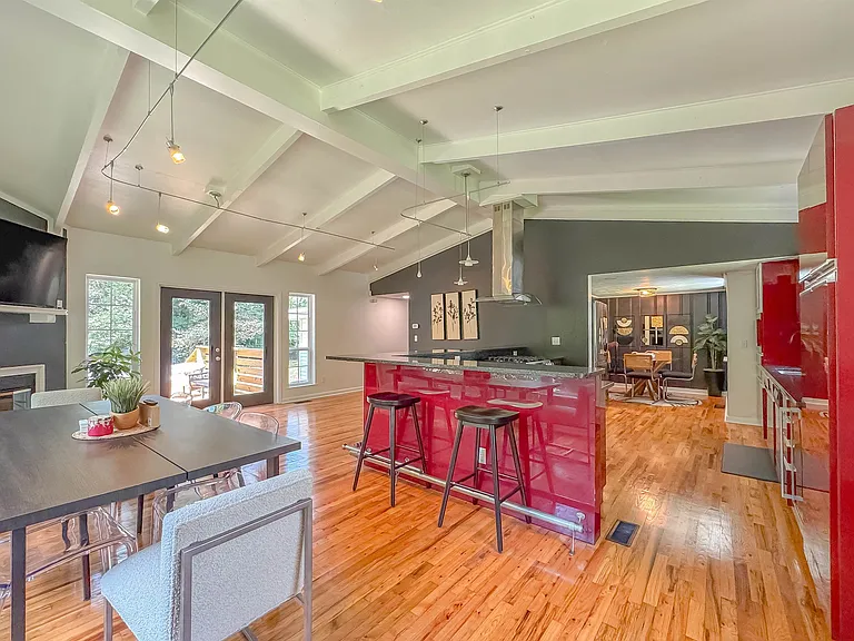 1044 Seminole Dr — Photo 29