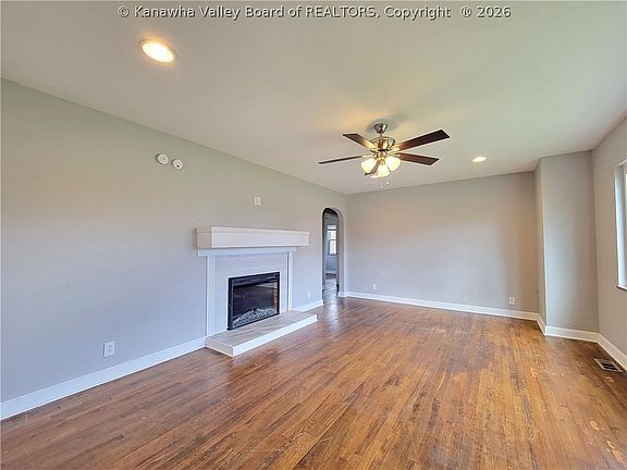3rd image of 1002 Drew St