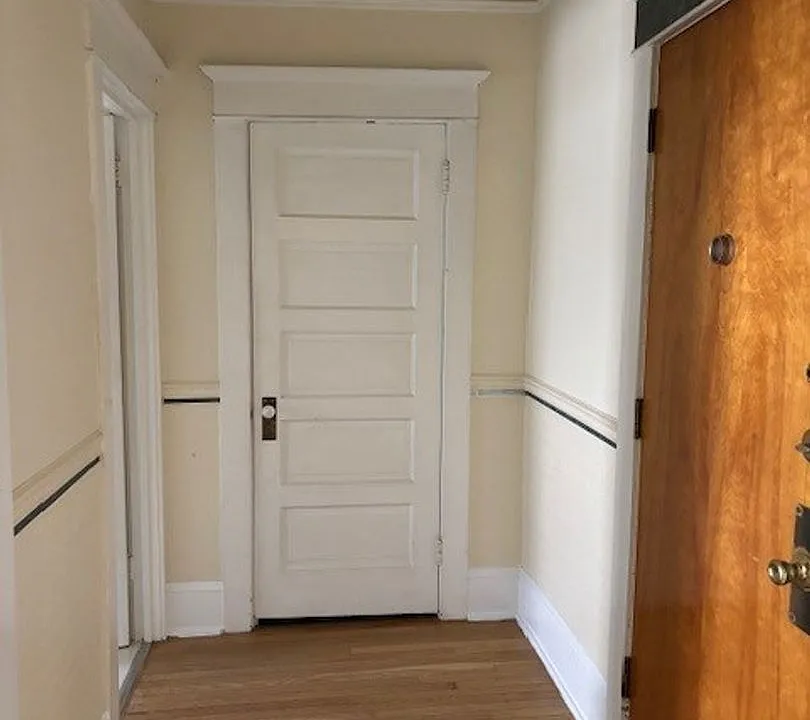 Del Roy Apartments