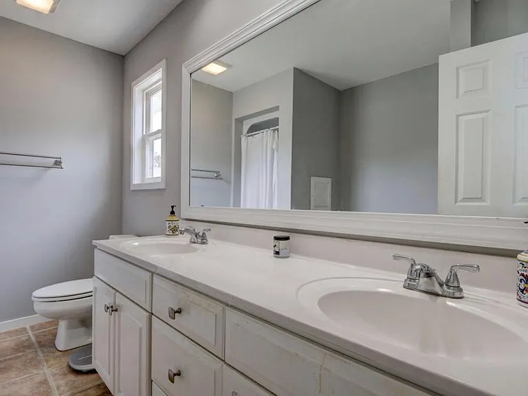 1306 Portside Ln — Photo 15