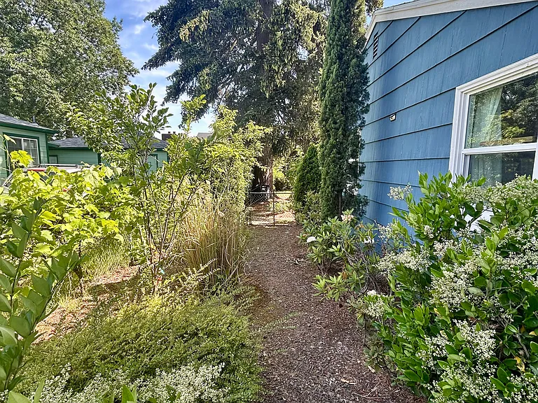 8616 SE Raymond Ct — Photo 25