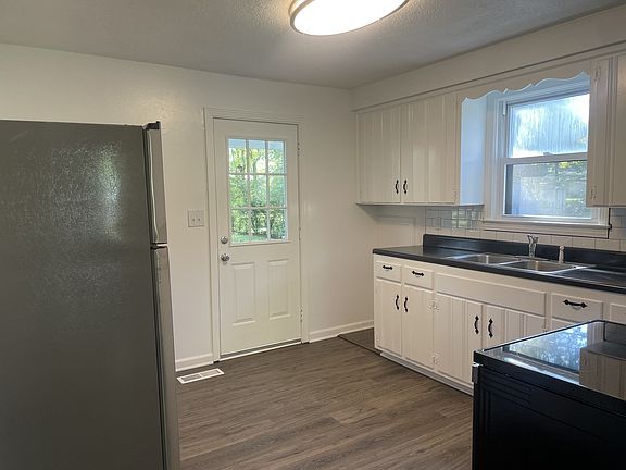 3rd image of 10 Mississippi Ave