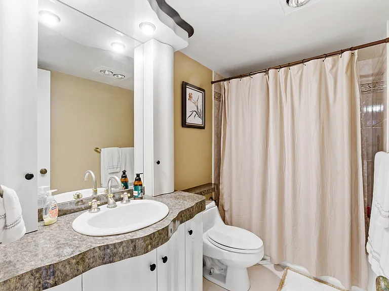 1024 SE 5th Ave #202 — Photo 8