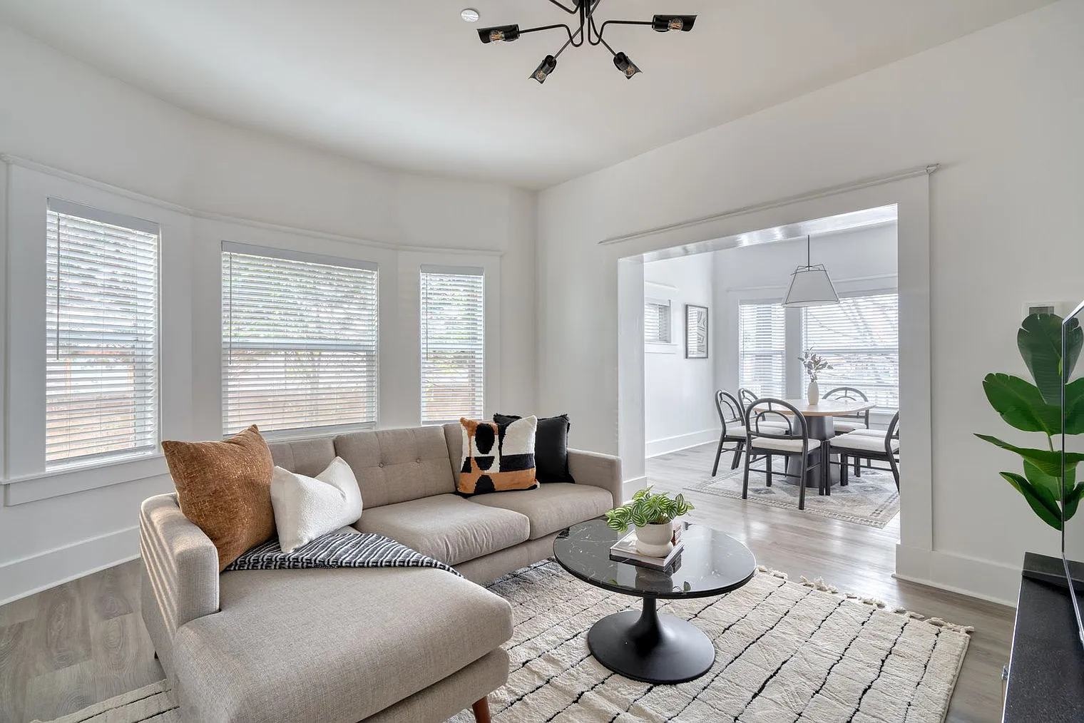 2 bed, 1.0 bath, 1453 sqft, $3,470 — Photo 3