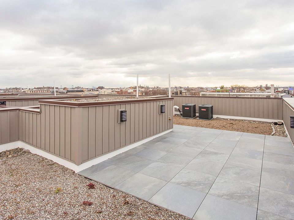 Unobstructed 360% roof deck views!