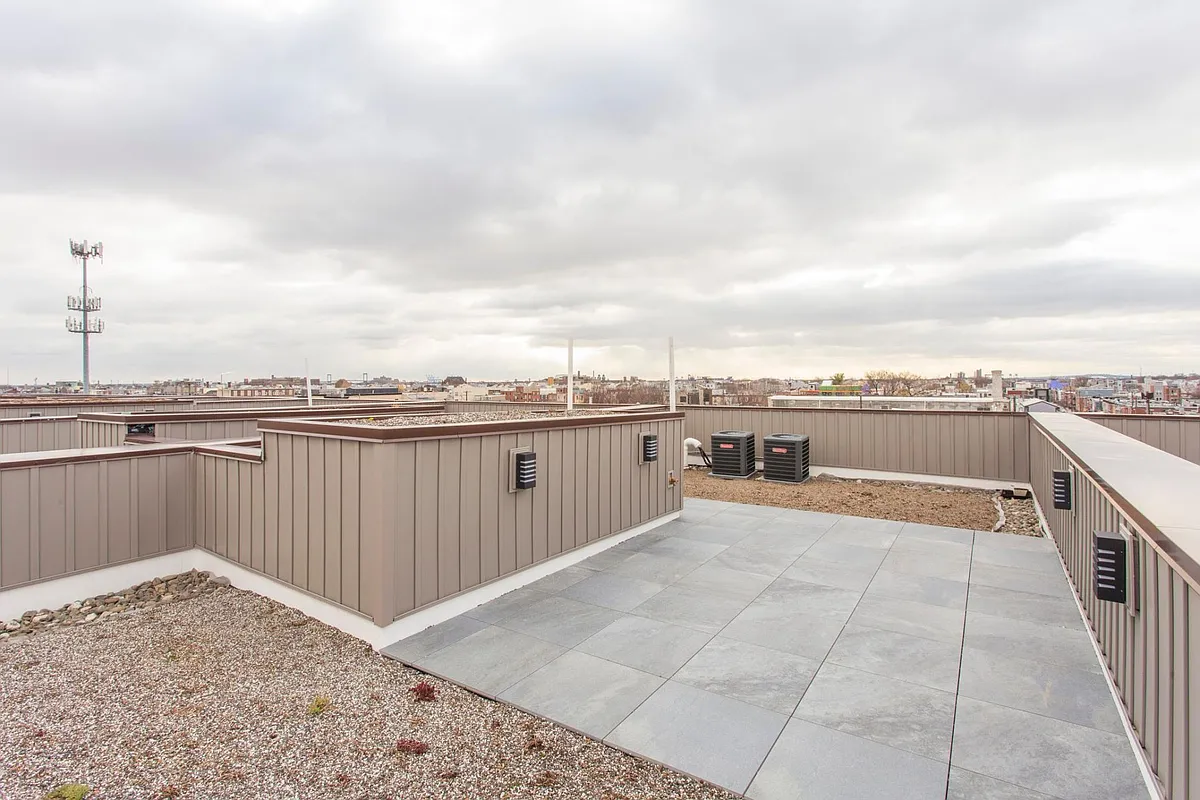 Unobstructed 360% roof deck views! - 2102 Kimball St