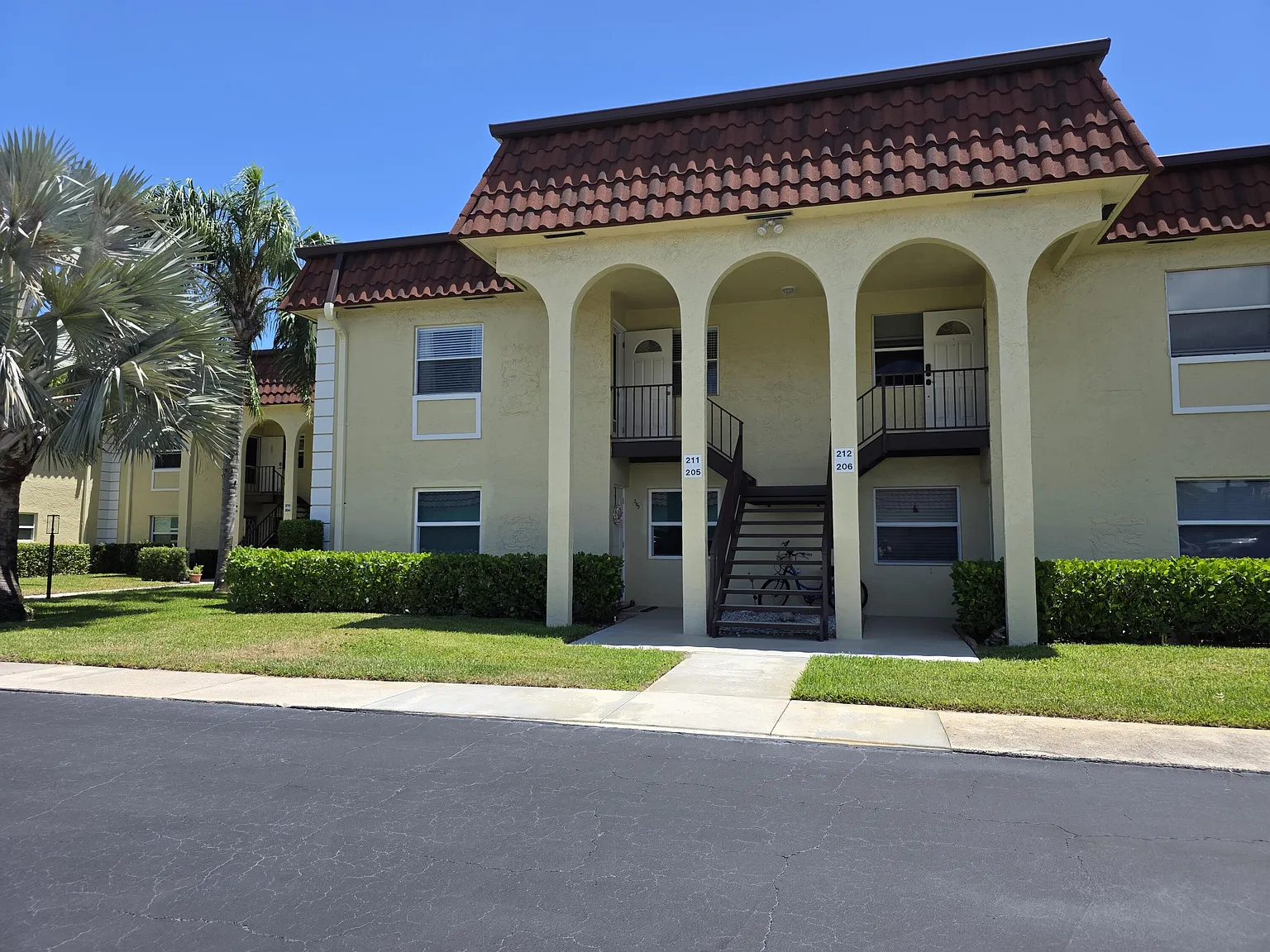 2 bed, 2.0 bath, 1000 sqft, $5,000 — Photo 1